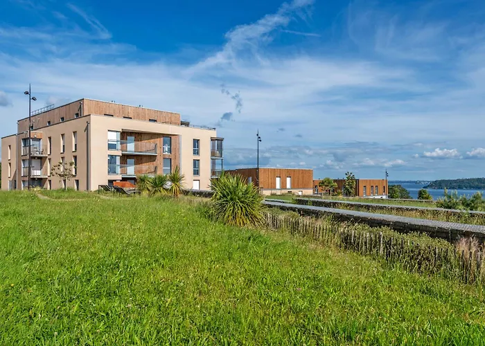 Standing Vue Imprenable * ブレスト